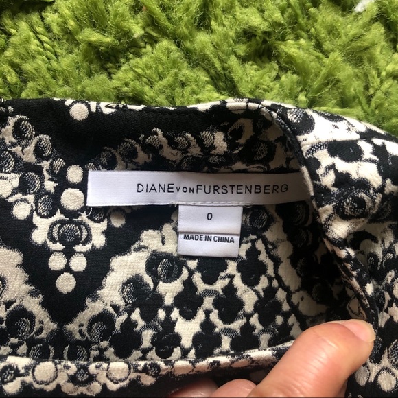 DVF black & white sheath dress - LIKE NEW! - Picture 5 of 8